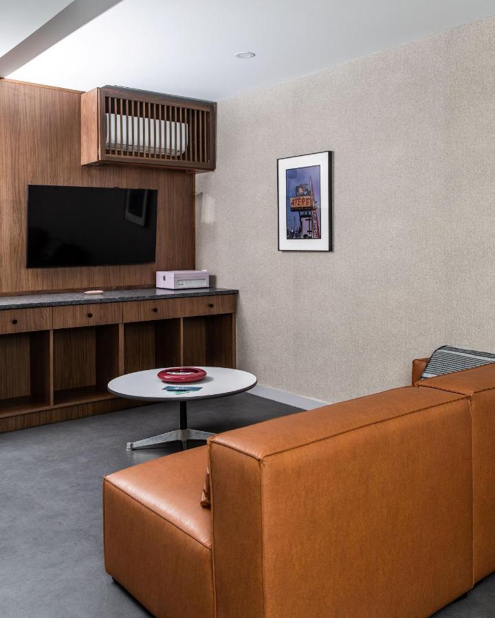 South Wind Motel *